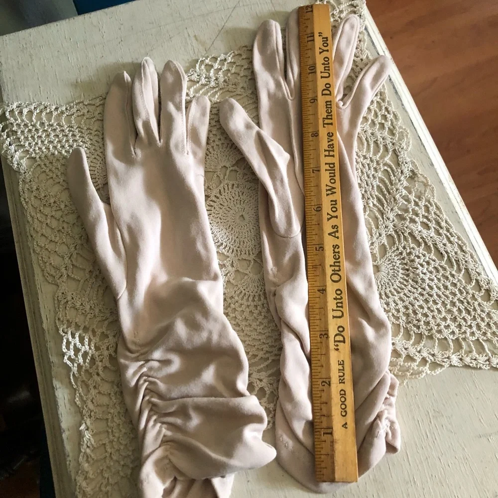 Vintage Nude Gloves